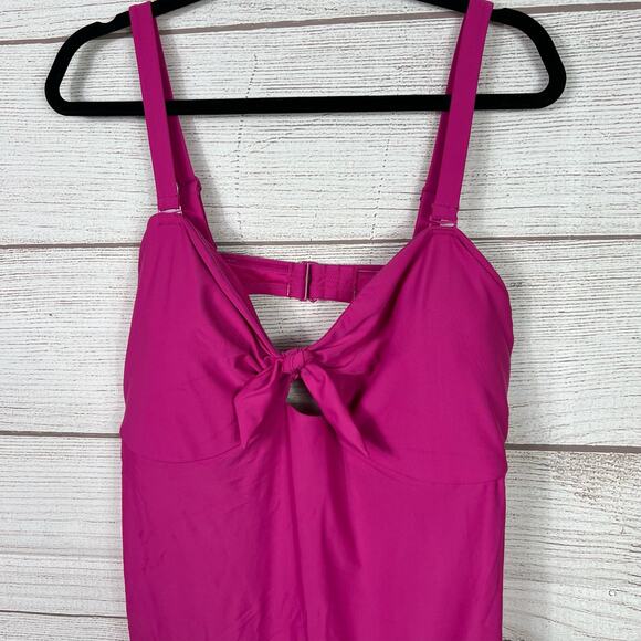 Old Navy Plus Size Tie-Front Keyhole Bandeau-Style One-Piece Swimsuit Size 3X - Picture 2 of 11